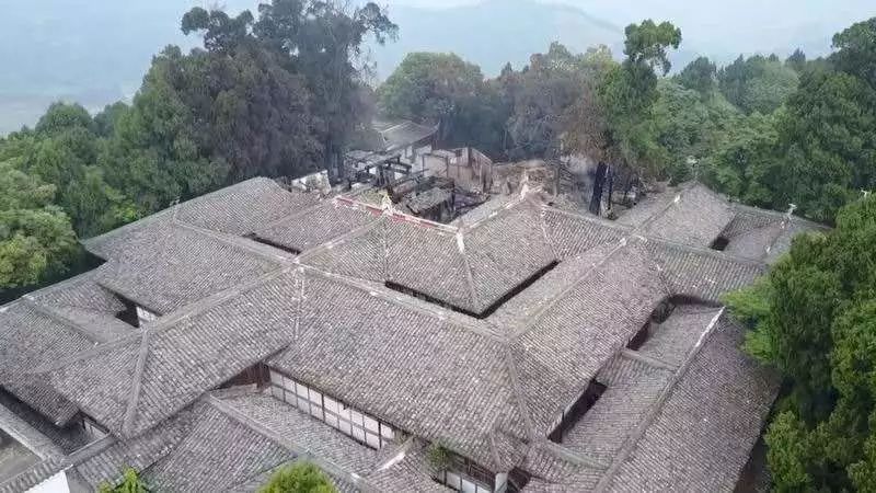 回应张家界古建起火事件，反思与重建的必经之路_解答解释落实