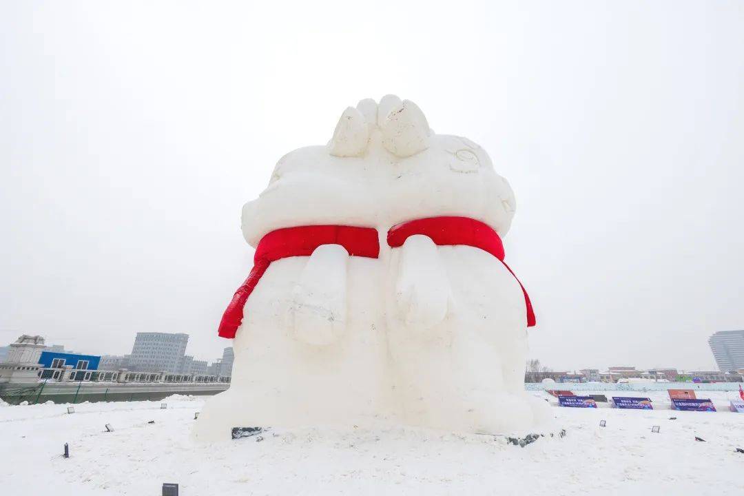 哈尔滨网红大雪人，雪域奇景与网红魅力的交融_精选解释