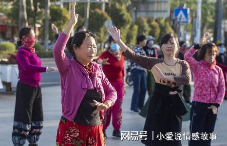 男子在广场舞大妈中发现商机，跨界创新的奇迹