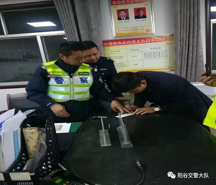 女生深夜遭酒醉男尾随跑进超市求救，惊魂一刻的反思与启示