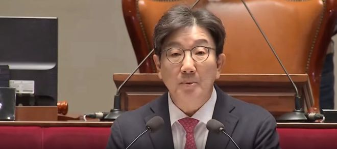 韩国代总统韩德洙停职，政治风波下的焦点事件