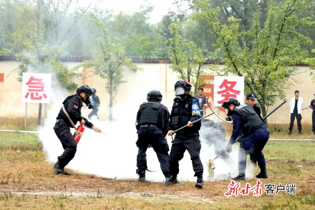 演习时工作人员上演夺命剪刀脚，安全演练背后的故事