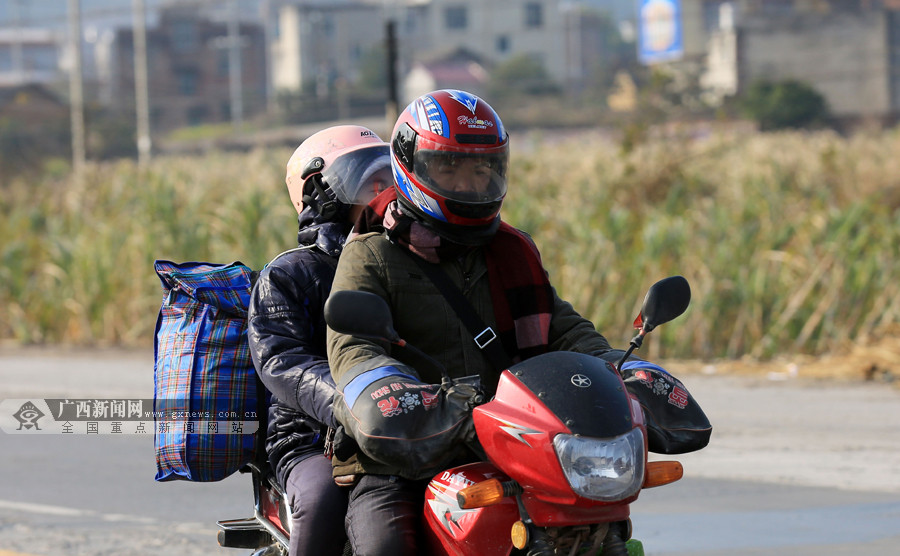 摩托大军踏上返乡路