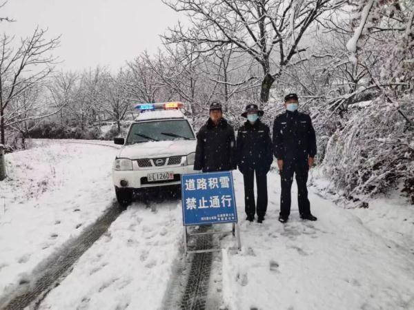 震撼！雪封之路背后的回应，领导决策背后的深意！