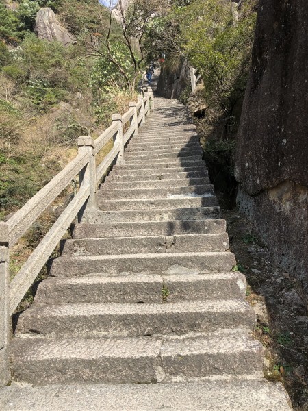 男子杭州太子山意外拍到黄山，揭秘一次跨地域的自然奇遇